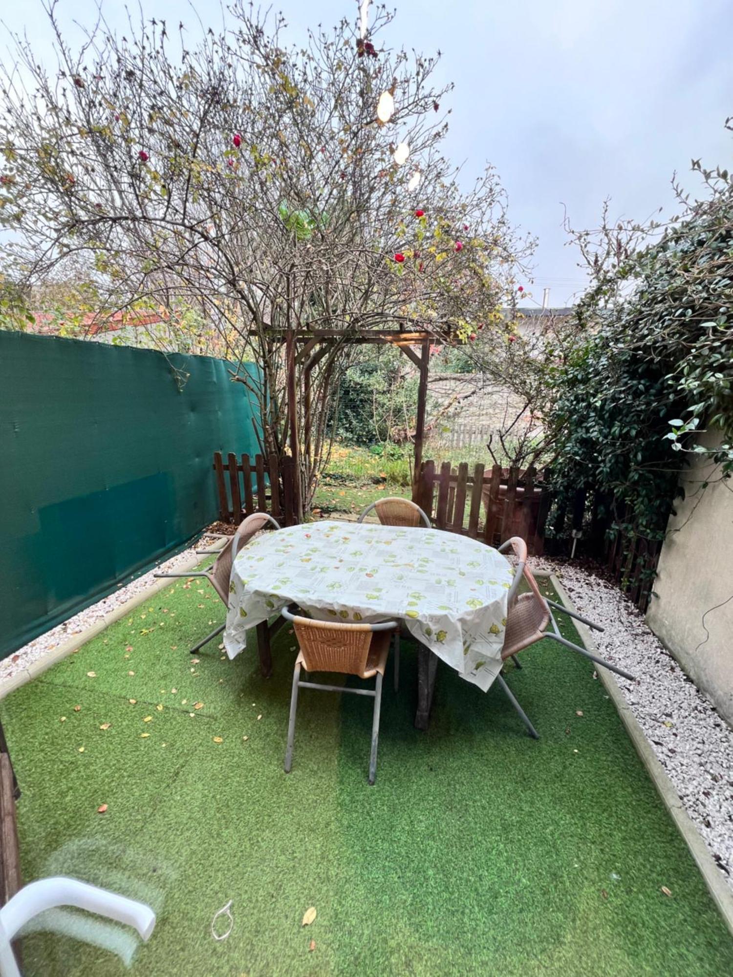 F2 Avec Terrasse Daire Saint-Denis  Dış mekan fotoğraf